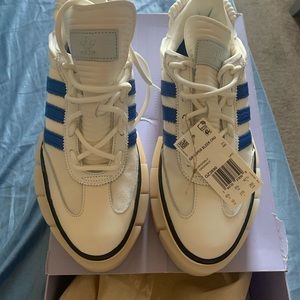 New never worn. Ivy Park platform adidas sneaker Oxford…